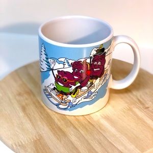 Vintage 1988 The California Raisins Holiday Winter Snow Skiing Coffee Mug
